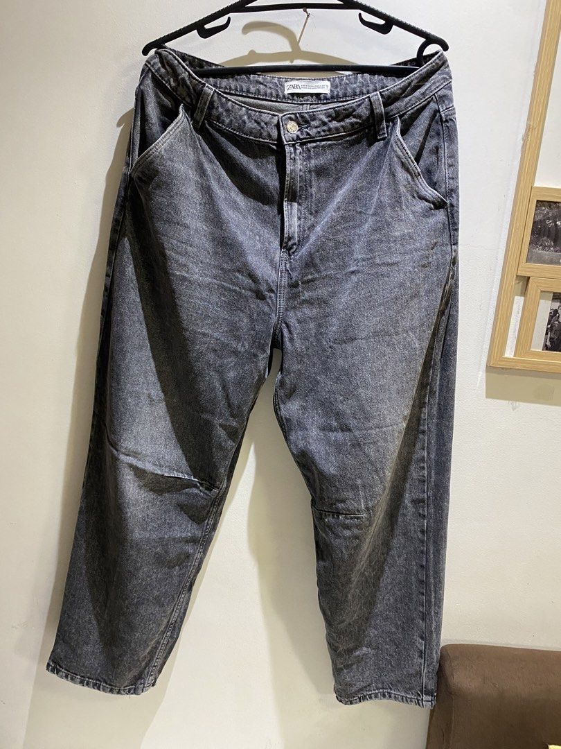 ZARA Grey Washed Denim Jeans (Category: Jeans) located in Manila. Submitted by muchiii808 (Listing ID 1460489716, Image 3). Description: - ZARA Grey Washed Denim Jeans - Straight leg fit with a relaxed feel - Two front and two back pockets - Button and zip closure - Made in Bangladesh - Perfect for casual wear.
