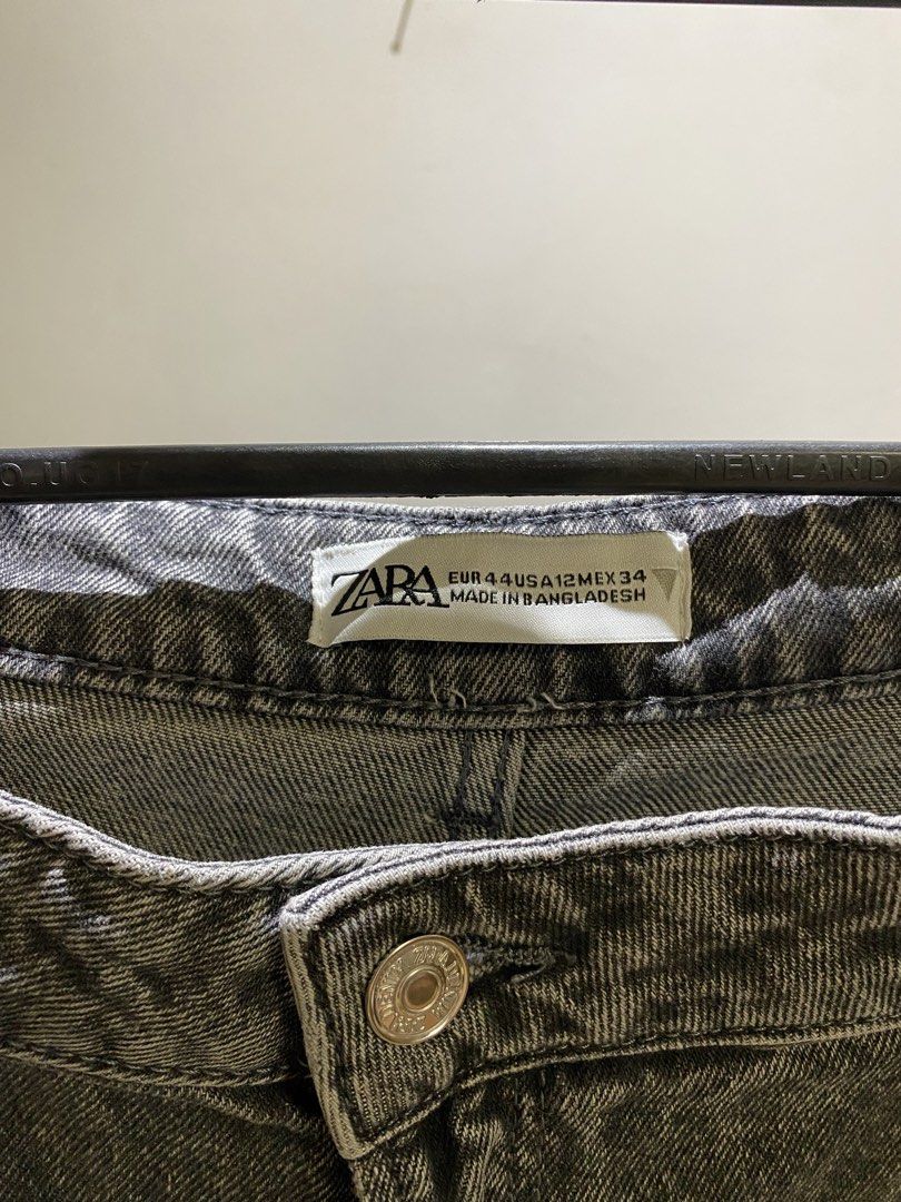 ZARA Grey Washed Denim Jeans (Category: Jeans) located in Manila. Submitted by muchiii808 (Listing ID 1460489716, Image 2). Description: - ZARA Grey Washed Denim Jeans - Straight leg fit with a relaxed feel - Two front and two back pockets - Button and zip closure - Made in Bangladesh - Perfect for casual wear.