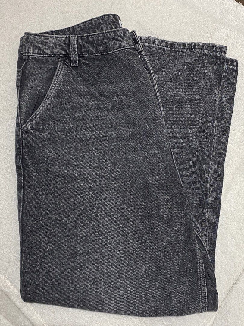 ZARA Grey Washed Denim Jeans (Category: Jeans) located in Manila. Submitted by muchiii808 (Listing ID 1460489716, Image 1). Description: - ZARA Grey Washed Denim Jeans - Straight leg fit with a relaxed feel - Two front and two back pockets - Button and zip closure - Made in Bangladesh - Perfect for casual wear.