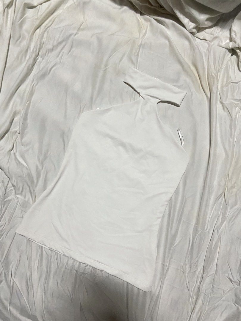 Zara Halter Neck Top (Category: Sleeveless) located in Manila. Submitted by aeclosetco (Listing ID 1460460459, Image 1). Description: Size: Medium Amount: 150 Note: Brand New Location: Santolan Pasig City Mode of Payment - Gcash Note: PAYMENT FIRST, NO COD.