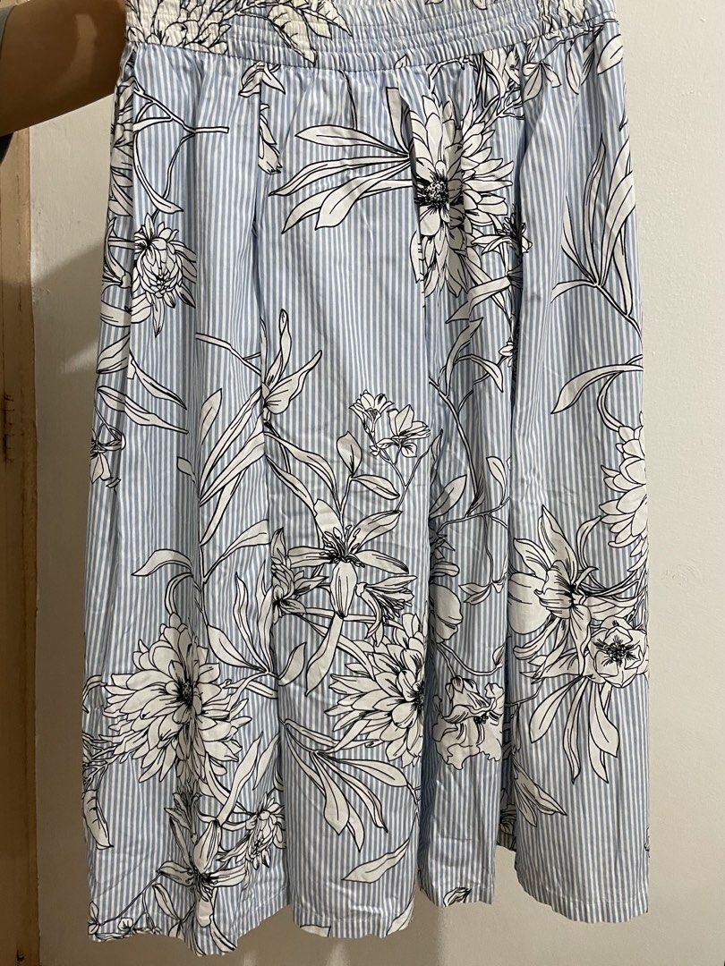 Zara long skirt (Category: Skirts) located in Mandaluyong City. Submitted by h78645 (Listing ID 1460401933, Image 1). Description: Pre-loved item.