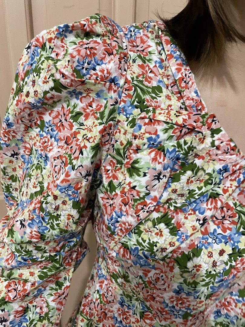 Zara one shoulder top (Category: Blouses) located in Mandaluyong City. Submitted by h78645 (Listing ID 1460400167, Image 3). Description: Pre-loved item.