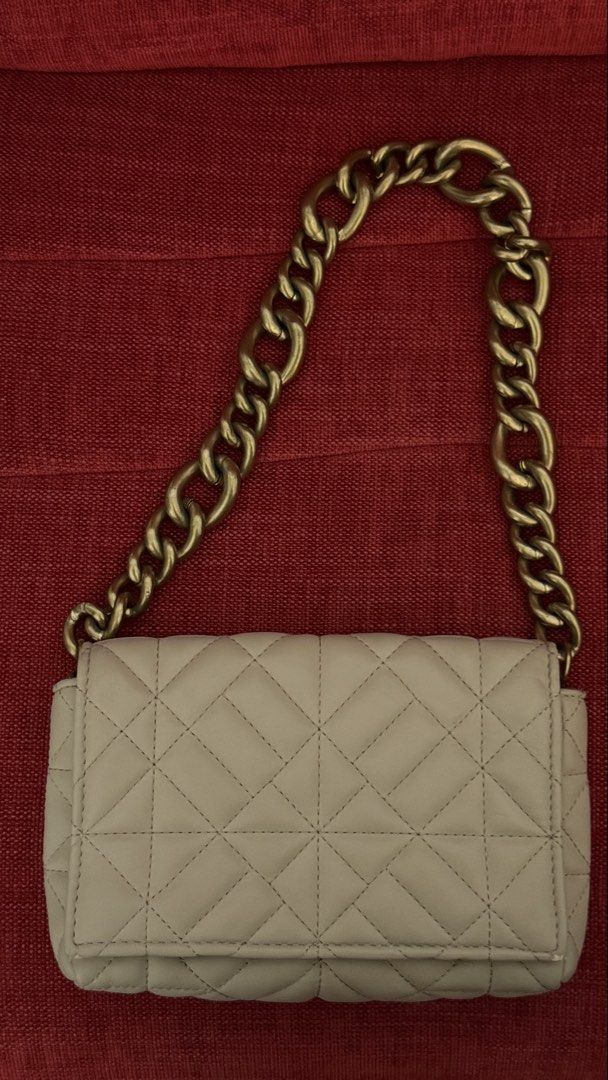Zara Small Shoulder Bag (Category: Shoulder Bags) located in Malolos. Submitted by char.preloved (Listing ID 1460474503, Image 1). Description: - No flaws.