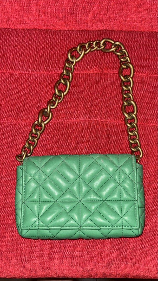Zara Small Shoulder Bag (Category: Shoulder Bags) located in Malolos. Submitted by char.preloved (Listing ID 1460474672, Image 1). Description: - No flaws.