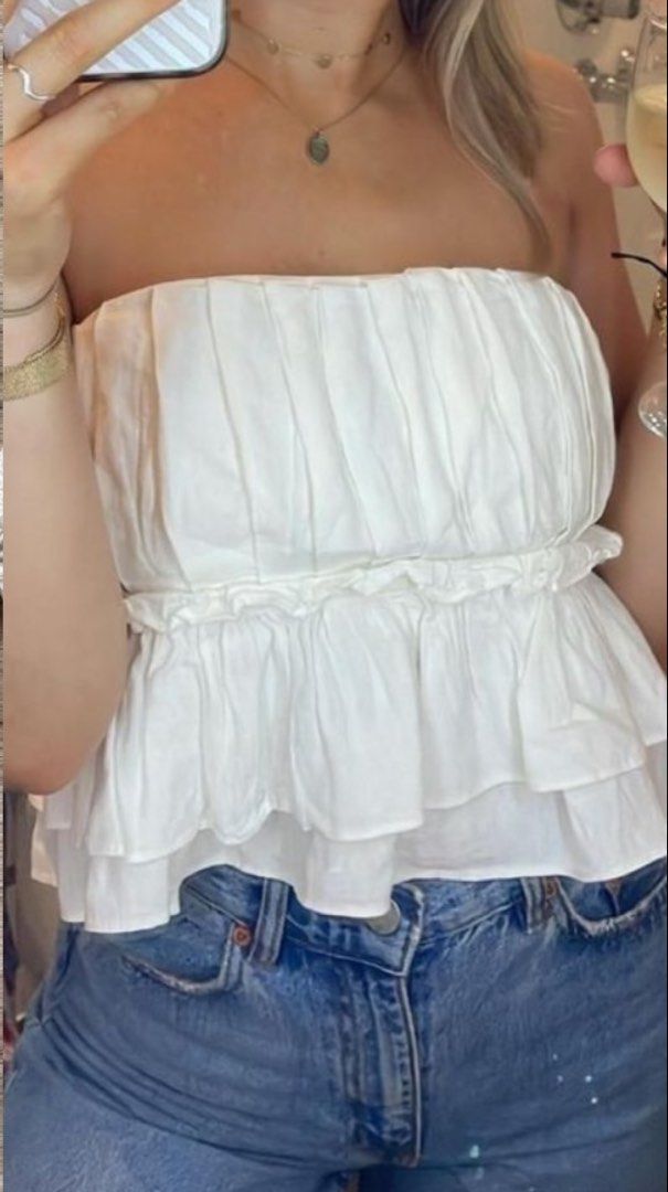 Zara top (Category: Sleeveless) located in Manila. Submitted by closetbyklg (Listing ID 1460357152, Image 1). Description: Zara tube linen top S on tag ( fits s to semi M ).