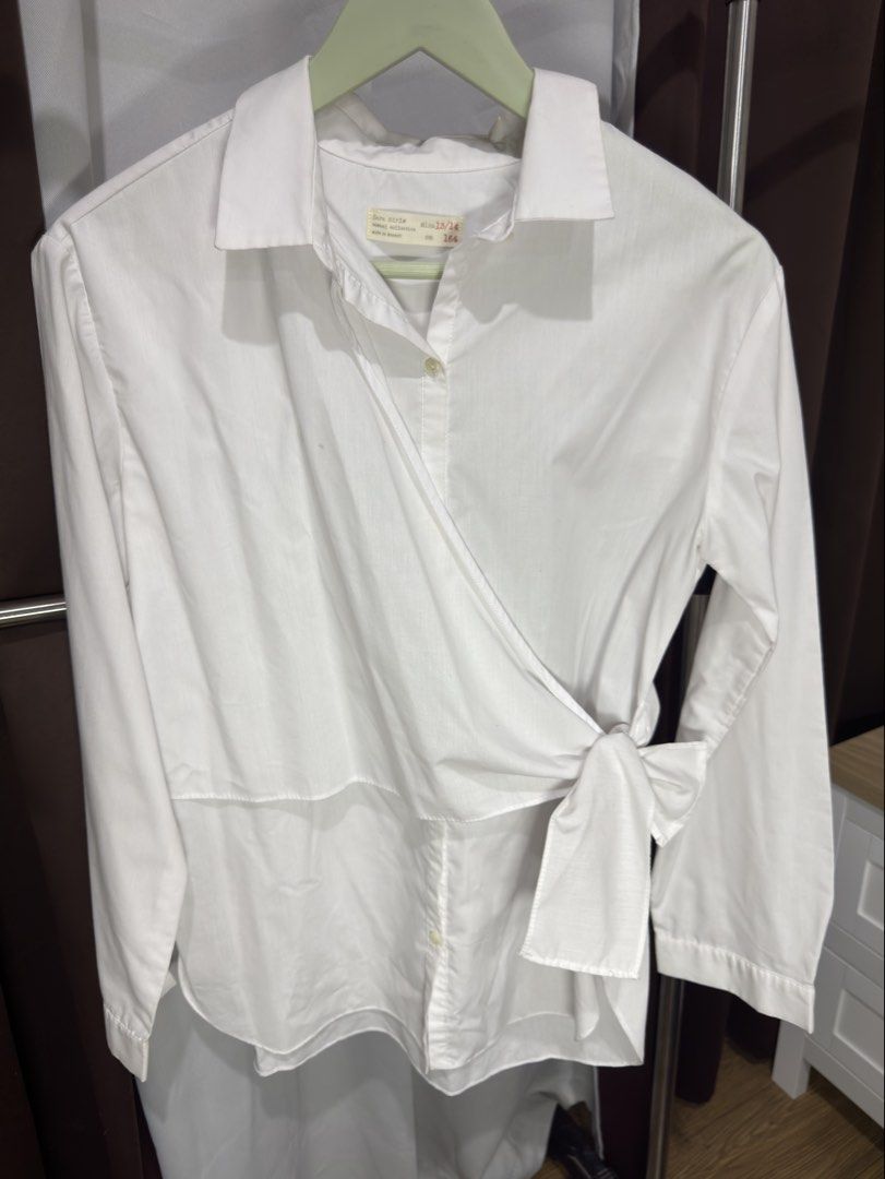 Zara white longsleeves (Category: Longsleeves) located in Manila. Submitted by shentrendsph (Listing ID 1460490741, Image 1). Description: Fits small to medium.