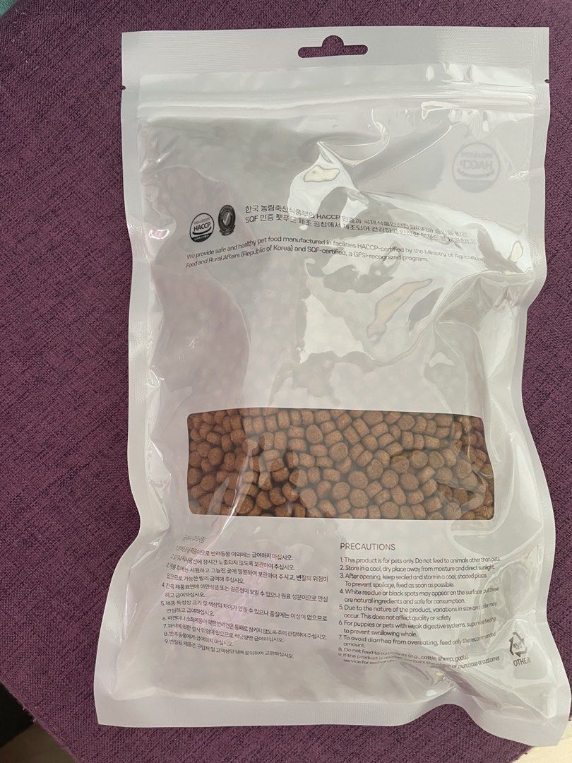 ZENITH 功能性雞肉羊肉狗糧 3kg （分類：寵物食品）位於 Hong Kong。 由 7jaibb8jai 提交（商品編號 1460307144，圖片 2）。簡介： ZENITH 功能性半濕糧，專為狗狗設計。用雞肉同羊肉，營養豐富，支持關節同皮膚健康。口感軟腍，易入口，狗狗食得健康又開心。產地係韓國。 原大包內有6小包，@500g 購買後自家狗狗不喜歡吃，剩下5小包 @$35 一包放售 Expire 2027.11.18 全要送小吃一包。