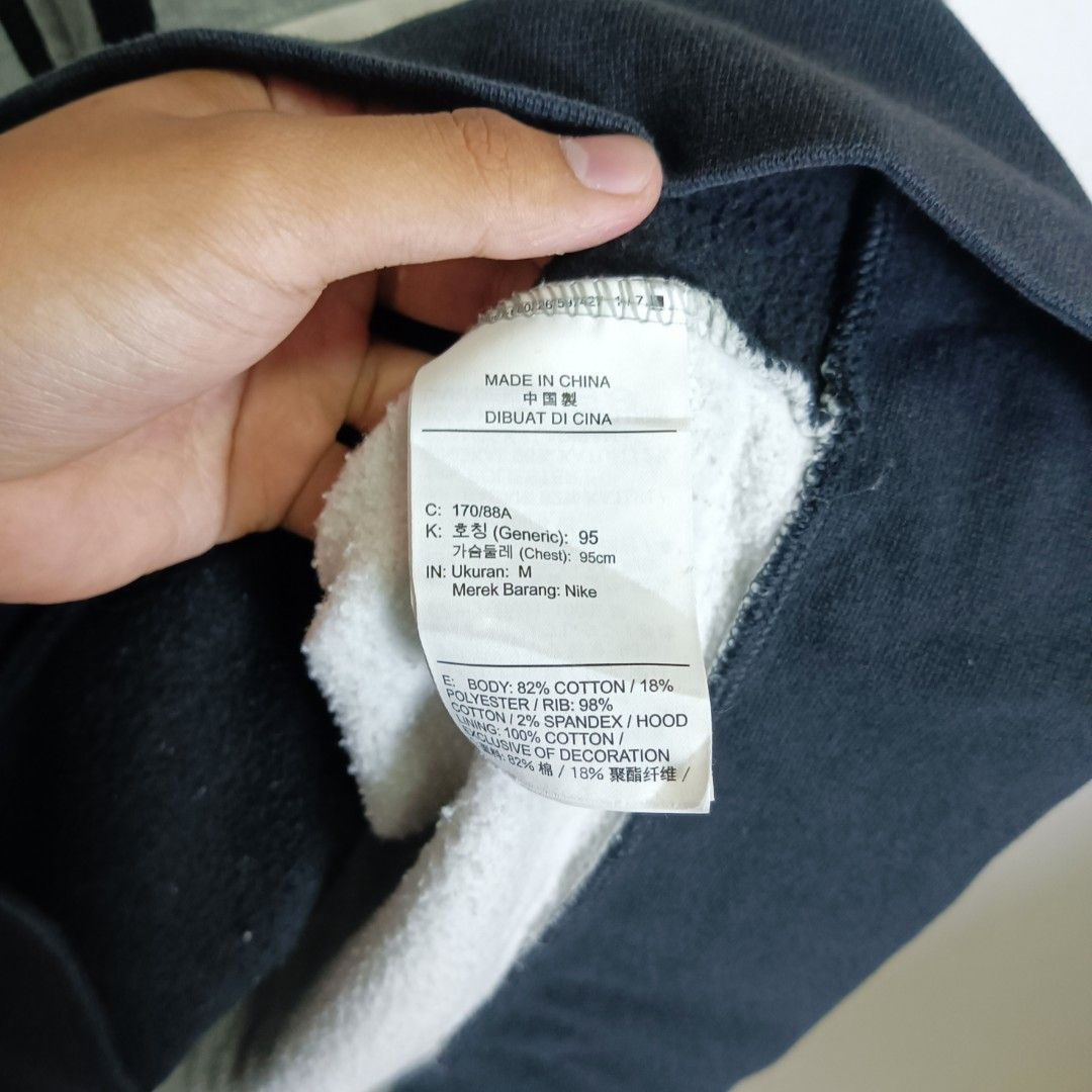 Zip Up Big Swoosh Hoodie (Category: Coats, Jackets and Outerwear) located in Marawi City. Submitted by rajieeee (Listing ID 1460386445, Image 2). Description: Negotiable ‼️ (Please make your offer) Excellent thanks Color rate 9.5/10 or better 21 by 27 Authentic 💯 Washed and ready to wear No issue.
