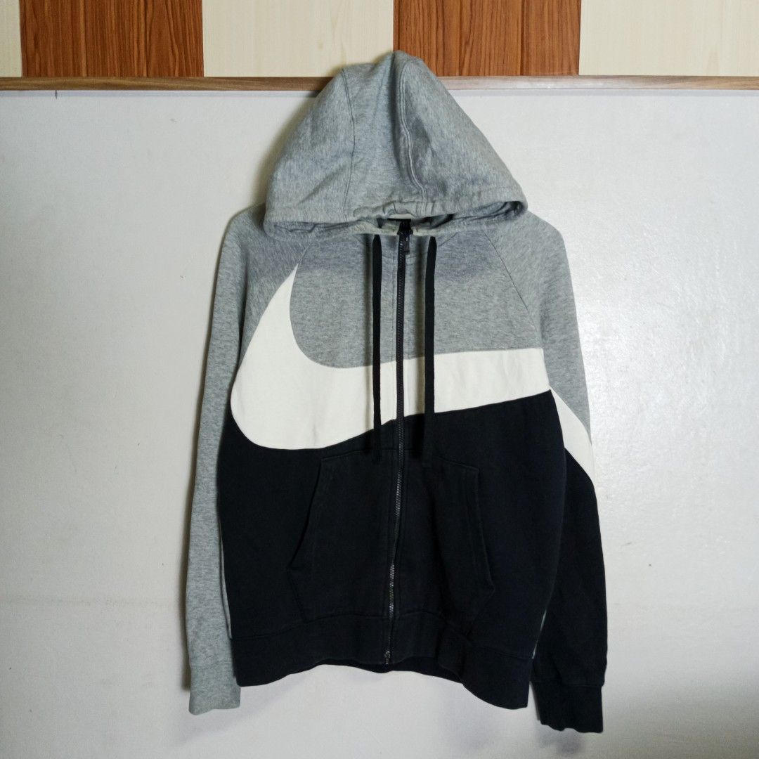 Zip Up Big Swoosh Hoodie (Category: Coats, Jackets and Outerwear) located in Marawi City. Submitted by rajieeee (Listing ID 1460386445, Image 1). Description: Negotiable ‼️ (Please make your offer) Excellent thanks Color rate 9.5/10 or better 21 by 27 Authentic 💯 Washed and ready to wear No issue.