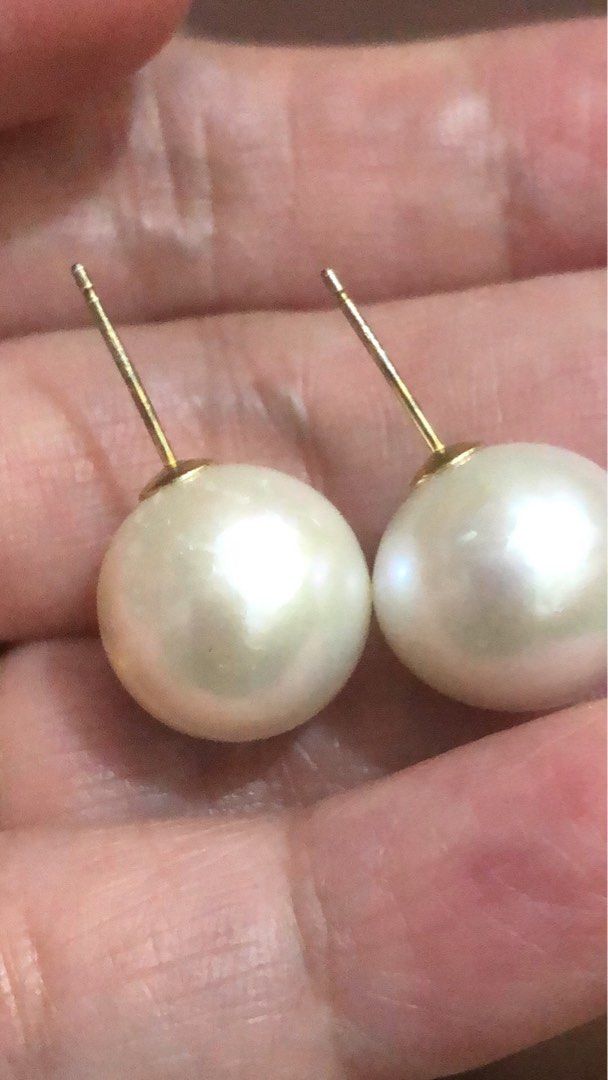 12.9MM PEARL STUDS (Category: Earrings) located in Quezon City. Submitted by thestoreofhappinessph (Listing ID 1460508203, Image 3). Description: 12 plus mm - white pearl studs in shiny white color needle is silver gold color plated . Has some sign of oxidation due to non use But does not affect the appearance user Silicone lock MOP GCASH SHIPS VIA JNT .