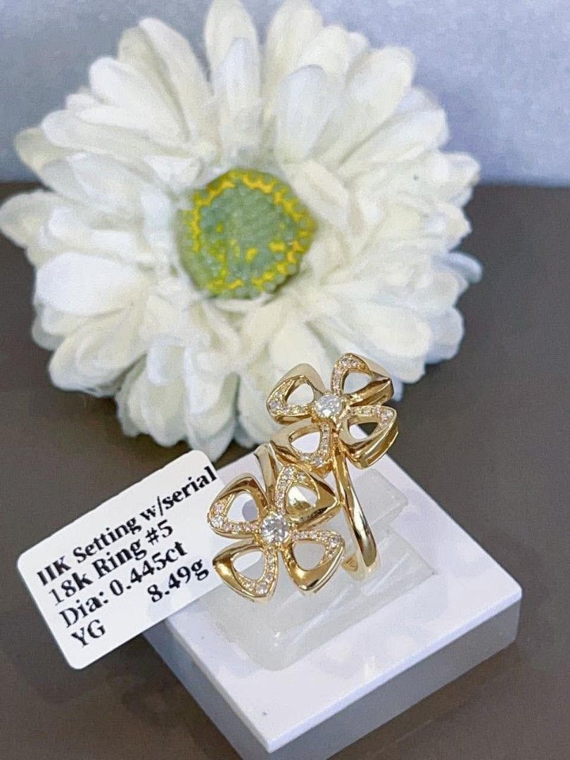 18k HongKong setting gold rose diamond ring (Category: Rings) located in Manila. Submitted by bhelgoldseller2ndaccount (Listing ID 1460676597, Image 1). Description: New!!✨New!!✨New!! 18k HongKong setting Gold 11,300/g 💯pawnable/naisasanla 💯with high appraisal rate 💯good investment 💯Direct supplier price 👉OPEN for resellers 🌺please take time to evaluate their actual sizes and grams 👉Best panggift for all occasions ✅ Sold per grams not per 