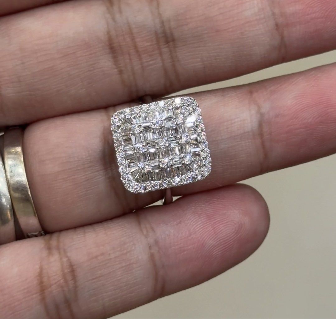 18K White Gold Illusion Diamond Ring (Category: Rings) located in Las Pinas. Submitted by houseofgems0 (Listing ID 1460539330, Image 1). Description: Details: - 18K White Gold | 4.2 grams - Size: 7 - 45 round and 84 baguette-cut natural diamonds - Total Carat Weight: 1.34ct - PRICE: ₱65,000 💎 All items are 100% AUTHENTIC/PAWNABLE. 💎 LAYAWAY AVAILABLE 4 months no interest. Send us a message to inquire..