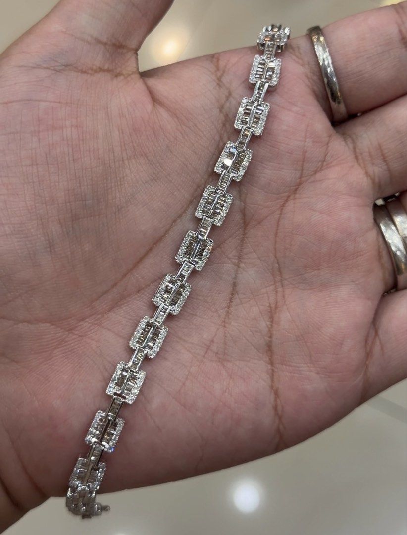 18K White Gold Illusion Diamond Bracelet (Category: Bracelets) located in Las Pinas. Submitted by houseofgems0 (Listing ID 1460542494, Image 1). Description: Details: - 18K White Gold | 9.4 grams - Size: 7 - 272 round and 265 baguette-cut natural diamonds - Total Carat Weight: 3ct stamped - PRICE: ₱110,000 💎 All items are 100% AUTHENTIC/PAWNABLE. 💎 LAYAWAY AVAILABLE 4 months no interest. Send us a message to inquire..