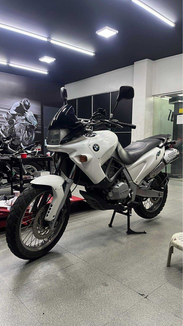 1998 BMW F650 “Funduro” (Category: Motorbikes for Sale) located in Paranaque City. Submitted by floreswash84496 (Listing ID 1460697908, Image 2). Description: 1998 BMW F650 “Funduro” Pearl White Updated registration Gas n go Rsf: new bike Issues: tagas fork seals, and one rear signal light is for replacement. Thats it. Super Reliable for an old bike Trial and tested Pm is the key! .