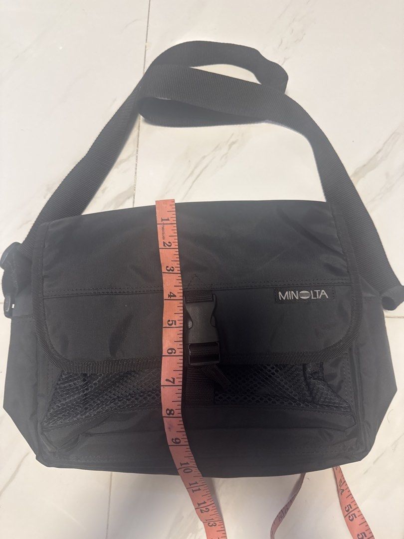 2027 Black Minolta camera bag (Category: Looking For) located in Silang. Submitted by sari2bilina (Listing ID 1460661728, Image 1). Description: .