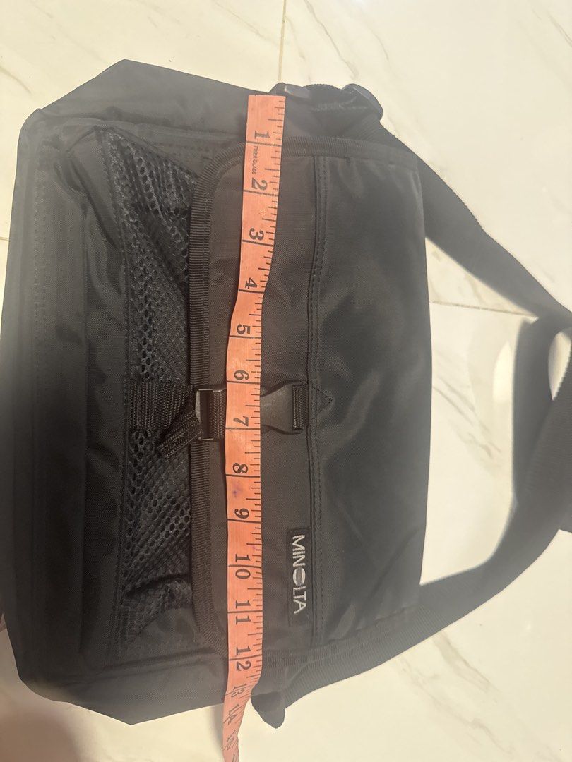 2027 Black Minolta camera bag (Category: Looking For) located in Silang. Submitted by sari2bilina (Listing ID 1460661728, Image 3). Description: .