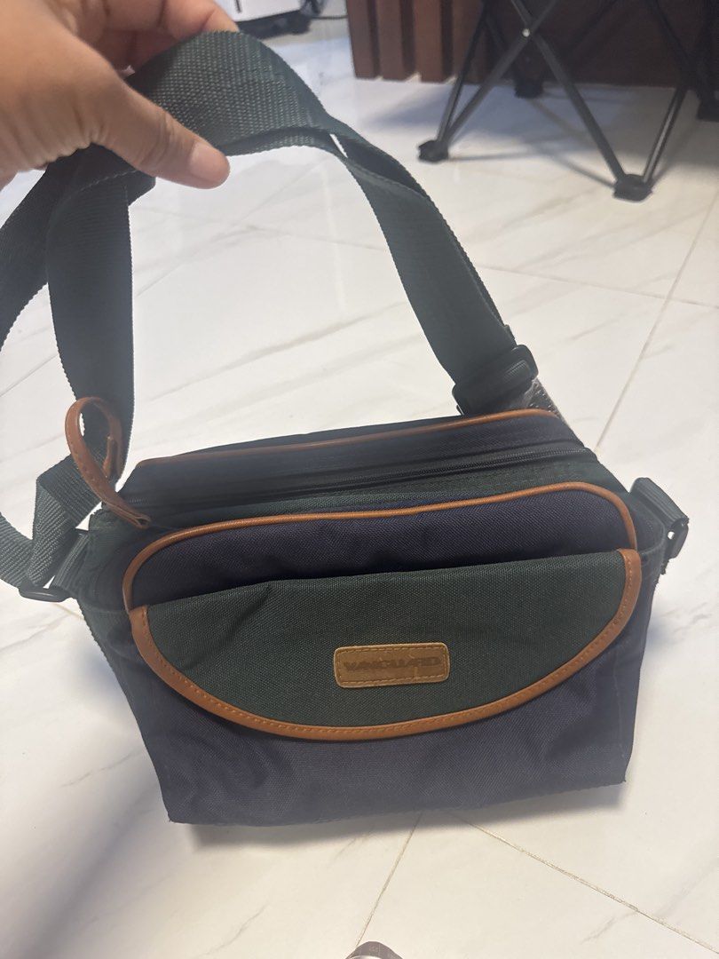 2027 Vanguard Camera bag (Category: Looking For) located in Silang. Submitted by sari2bilina (Listing ID 1460662449, Image 1). Description: .