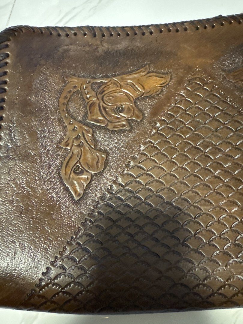 2027 Western leather laptop case document case (Category: Looking For) located in Silang. Submitted by sari2bilina (Listing ID 1460668516, Image 2). Description: needs cleaning sa loob.