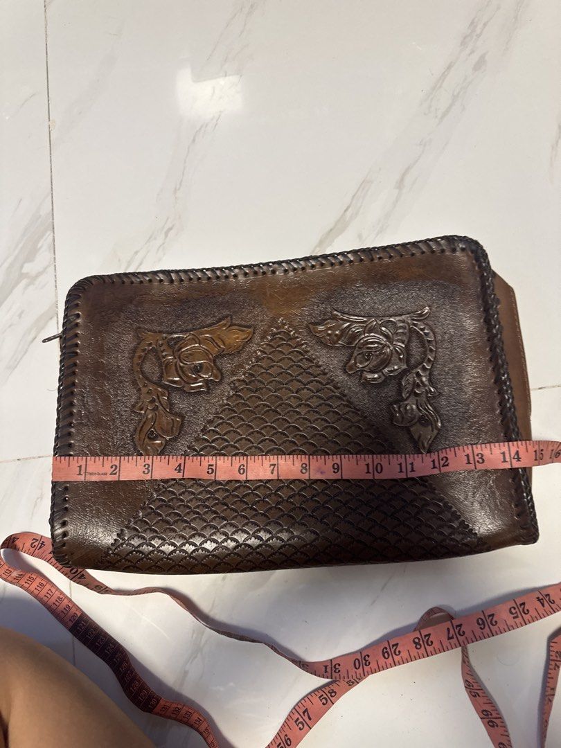 2027 Western leather laptop case document case (Category: Looking For) located in Silang. Submitted by sari2bilina (Listing ID 1460668516, Image 3). Description: needs cleaning sa loob.