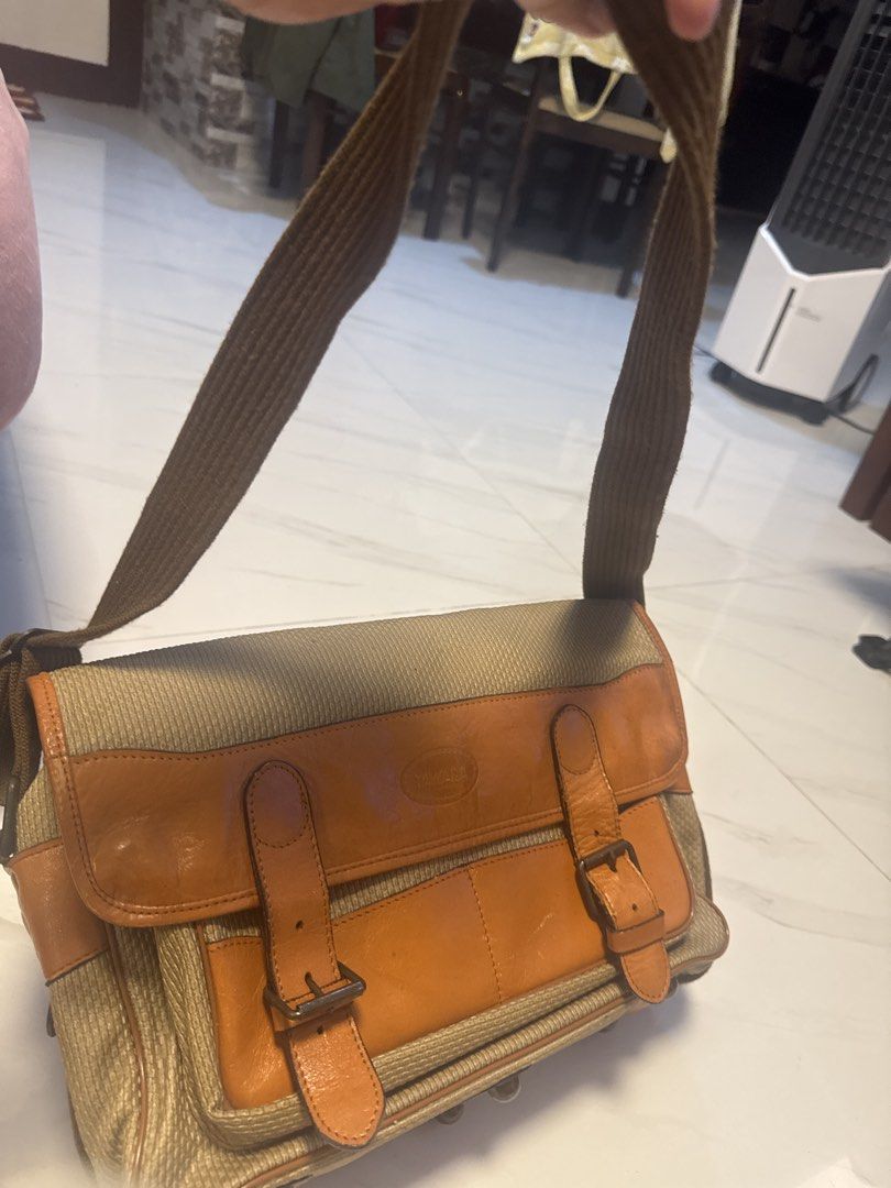 2027 Yawara big messenger camera bag (Category: Briefcases) located in Silang. Submitted by sari2bilina (Listing ID 1460664216, Image 1). Description: .
