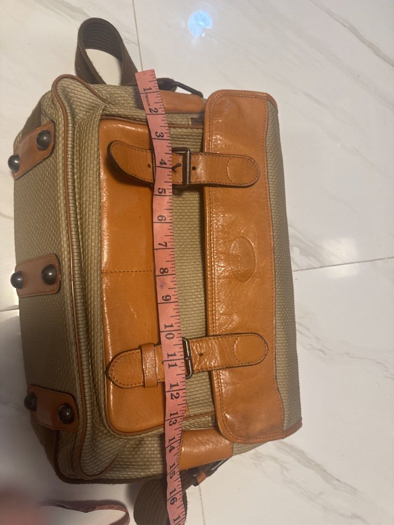 2027 Yawara big messenger camera bag (Category: Briefcases) located in Silang. Submitted by sari2bilina (Listing ID 1460664216, Image 3). Description: .