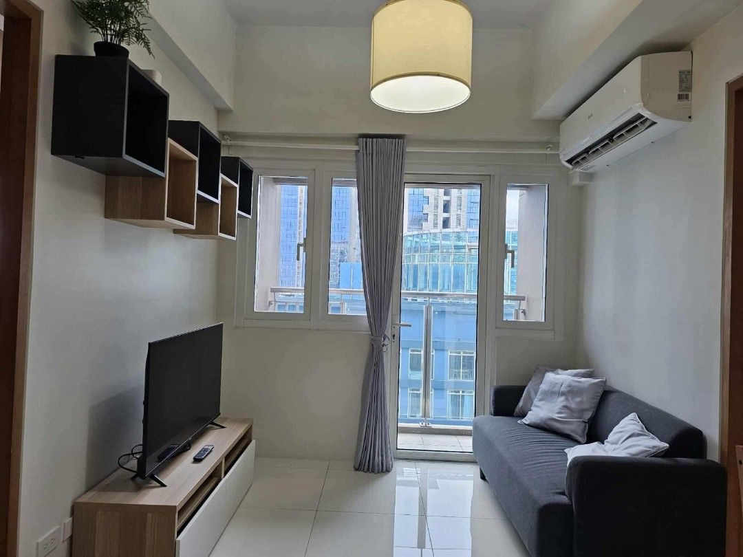 2BR FOR SALE: MADISON PARKWEST (Category: Apartments & Condos) located in Taguig. Submitted by AbbyMartinez (Listing ID 1460690504, Image 1). Description: FOR SALE: MADISON PARK WEST 2 Bedrooms with 2 Balconies 58 sqm Selling Price: Php 18,000,000.00 Gross Fully Furnished 1 Parking Slot ( leased until Feb 2027) Clean Title Direct Listing! For viewing, please feel free to message me: Abby Martinez, Real Estate Salesperson PRC Reg OR # 18572495A 📲