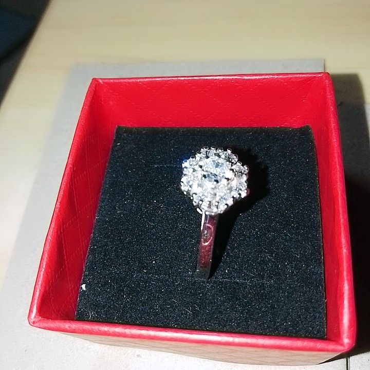 2ct round cut lab grown diamond cluster ring 14k whitegold (Category: Rings) located in Manila. Submitted by jewel808 (Listing ID 1460672809, Image 1). Description: 2ct round cut lab grown diamond cluster ring 14k whitegold size:10.