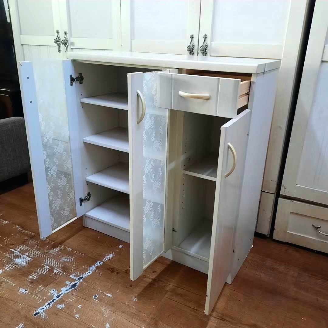 2nd hand shoe cabinet / console multi-purpose glass display cabinet (Category: Shelves, Cabinets & Racks) located in Paranaque City. Submitted by 2ndcharmfurniture (Listing ID 1460642957, Image 2). Description: 💳 𝐌𝐨𝐝𝐞 𝐨𝐟 𝐏𝐚𝐲𝐦𝐞𝐧𝐭 ✅ QR Ph Credit Card (Visa/MC) ️️✅️ QR Ph SP@yL@ter (Sh0pee) ✅️ GCash ✅ BDO Bank Transfer ✅ BPI Bank Transfer 📍 𝙋𝙖𝙮𝙢𝙚𝙣𝙩 𝙞𝙨 𝙢𝙖𝙙𝙚 𝙪𝙥𝙤𝙣 𝙥𝙞𝙘𝙠-𝙪𝙥 𝙛𝙧𝙤𝙢 𝙪𝙨..