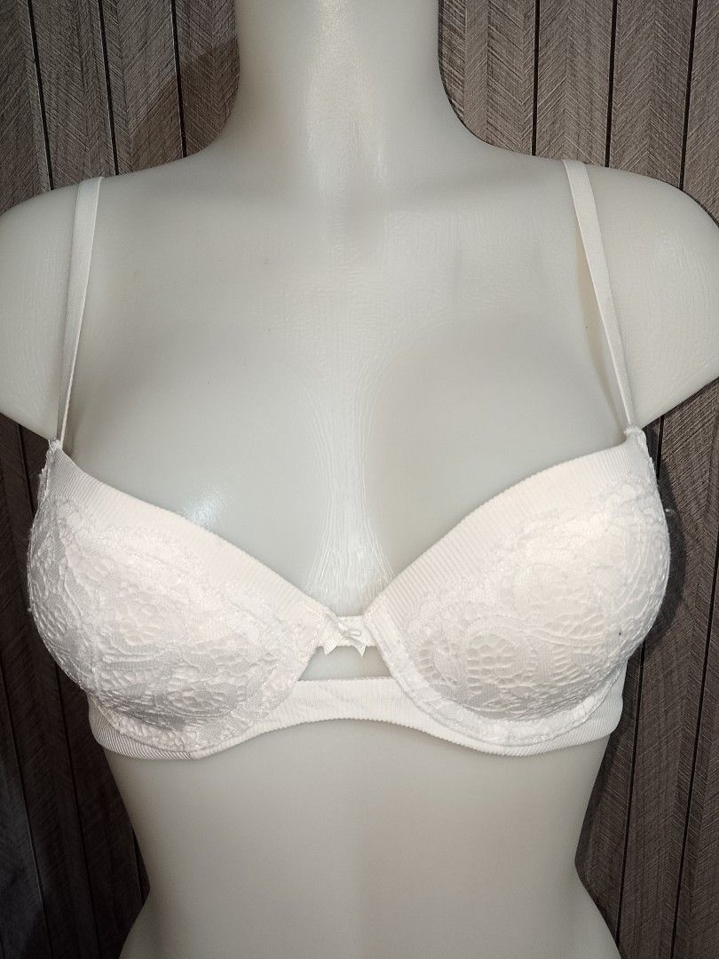 34b / 32c White Lace Push-Up Bra (Category: Undergarments & Loungewear) located in Manila. Submitted by truecrystal-1407 (Listing ID 1460655628, Image 1). Description: - Classic white bra with delicate lace on the cups. - Features a charming small bow at the center. - Adjustable straps for a customized fit. - Secure hook-and-eye closure at the back. - Comfortable ribbed band provides excellent support. - Ideal for everyday comfort and wear..