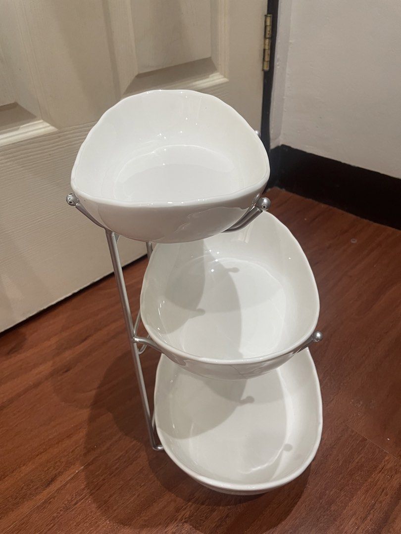 3Layers Buffet Server Glass (Category: Other Kitchenware & Tableware) located in Quezon City. Submitted by mugs.meowph (Listing ID 1460623503, Image 2). Description: no issue naka stock lang .