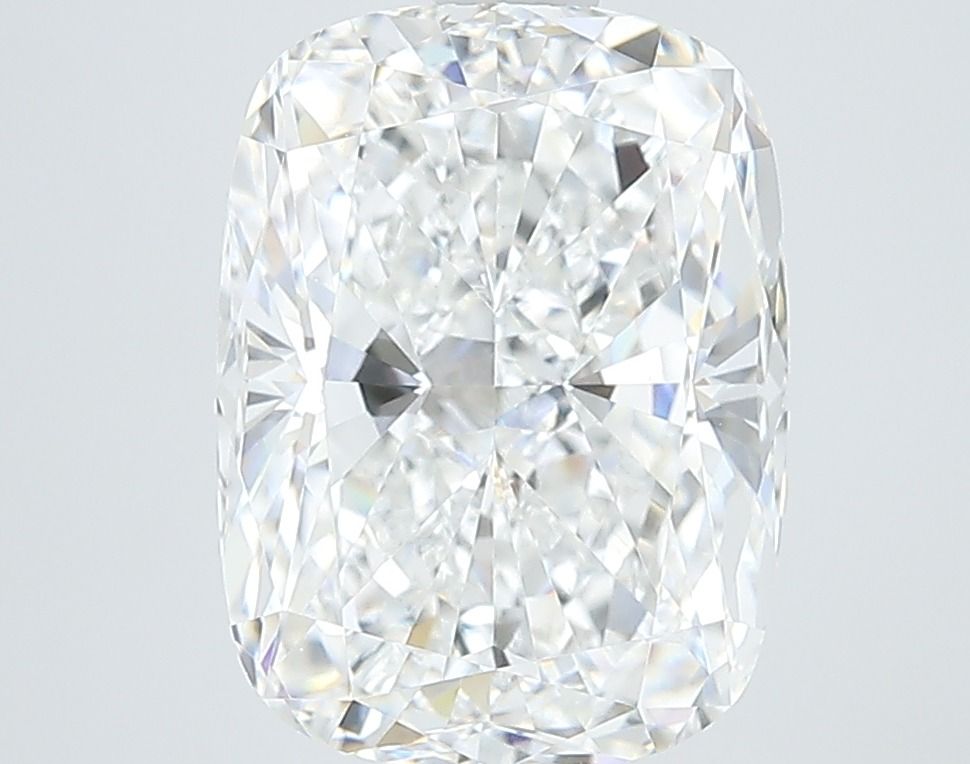 ✨4.05 克拉 D 色 VVS2 長墊形（Long Cushion Cut）培育鑽石 ✨ （分類：寶石、鑽石、水晶）位於 Hong Kong。 由 zen_jewelry 提交（商品編號 1460570023，圖片 1）。簡介： 【復古奢華・顯瘦神石 🤍】4.05 克拉 D 色 VVS2 長墊形（Long Cushion Cut）培育鑽石 ✨ 鑽石詳細規格 📋： 形狀： 長方形墊形 / 長枕形（Long Cushion Cut 💎） 重量： 4.05 克拉（震撼大卡數，兼具長形顯手指修長與圓角溫潤質感 👑） 顏色： D Color（頂級無色，極致純淨透亮 🤍） 淨度： VVS2（極輕微內含級別，肉眼絕對極致乾淨 🔍） 拋光/對稱： EX / EX（Excellent 頂級工藝，火彩全方位爆發 ✂️✨） 國際證書： IGI 權威鑑定證書 📜 螢光反應： None（無螢光，光澤純粹不發霧 🚫🌟） 💍 專屬客製化珠寶訂製服務 🛠️： 獨一無二訂製： 完美支援求婚鑽戒 �