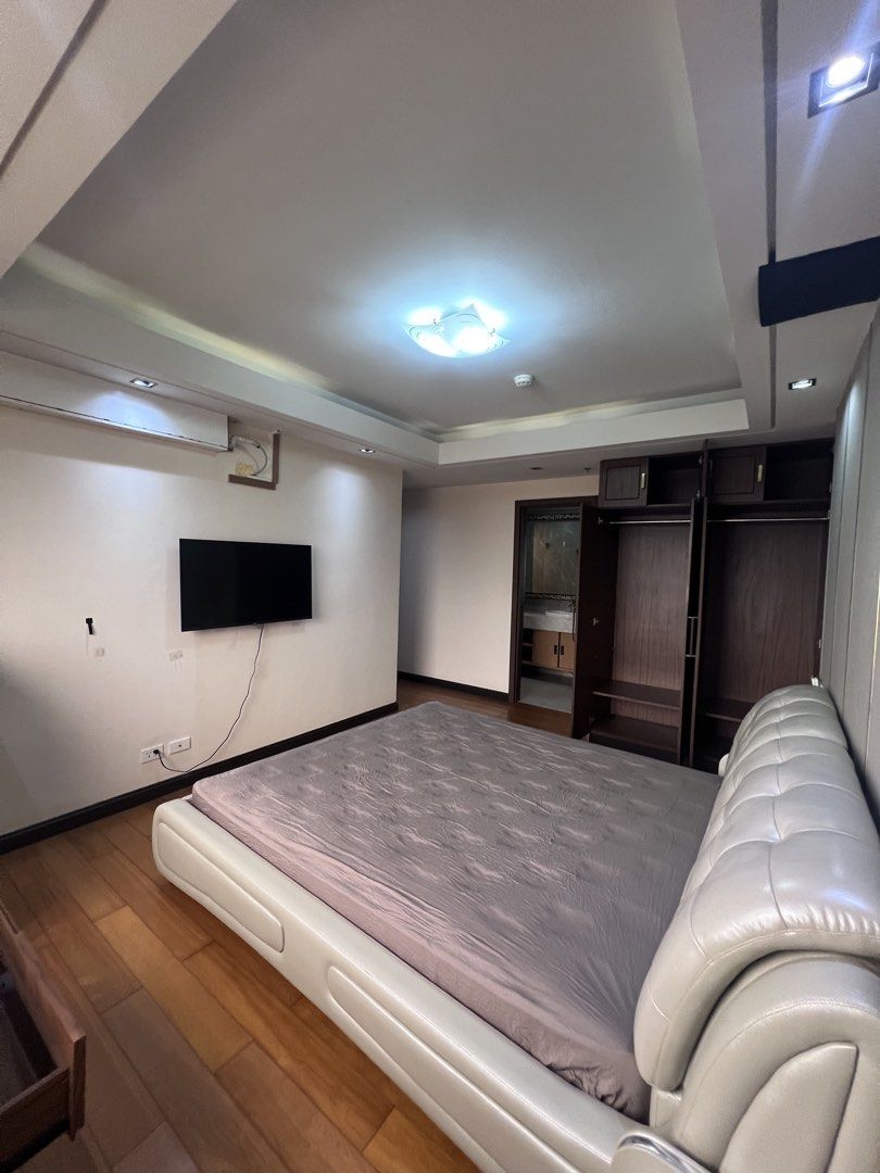 4BR For Sale in Manila (Category: Apartments & Condos) located in Makati City. Submitted by marygracesanchez (Listing ID 1460662569, Image 2). Description: Four Bedroom For Sale in Admiral Baysuites Roxas Boulevard Malate Manila 200sqm Renovated 35,000,000 net to owner 2 parking Slot Clean title Call me for viewing .