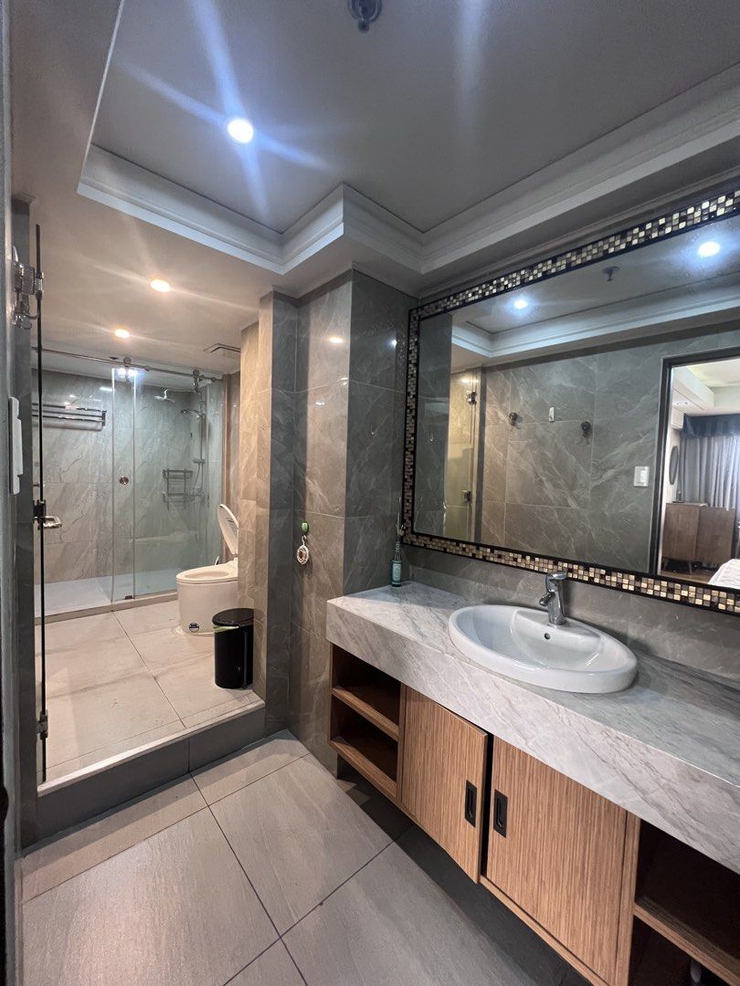 4BR For Sale in Manila (Category: Apartments & Condos) located in Makati City. Submitted by marygracesanchez (Listing ID 1460662569, Image 3). Description: Four Bedroom For Sale in Admiral Baysuites Roxas Boulevard Malate Manila 200sqm Renovated 35,000,000 net to owner 2 parking Slot Clean title Call me for viewing .