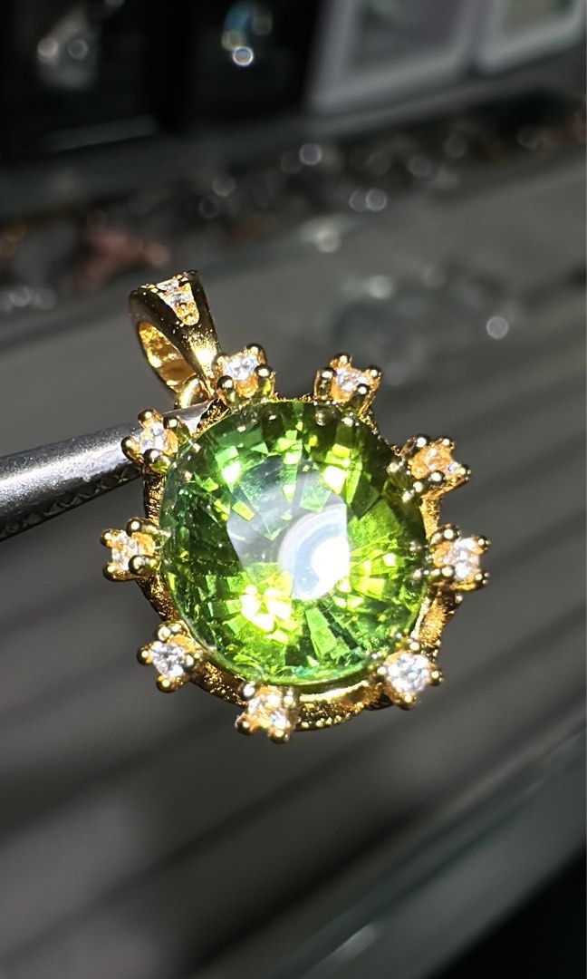 金色青檸🍋‍🟩 天然碧璽吊墜 天然青色碧璽 碧璽 水晶吊墜 （分類：寶石、鑽石、水晶）位於 Hong Kong。 由 popbobqueen 提交（商品編號 1460700646，圖片 3）。簡介： 天然碧璽 淨體。
