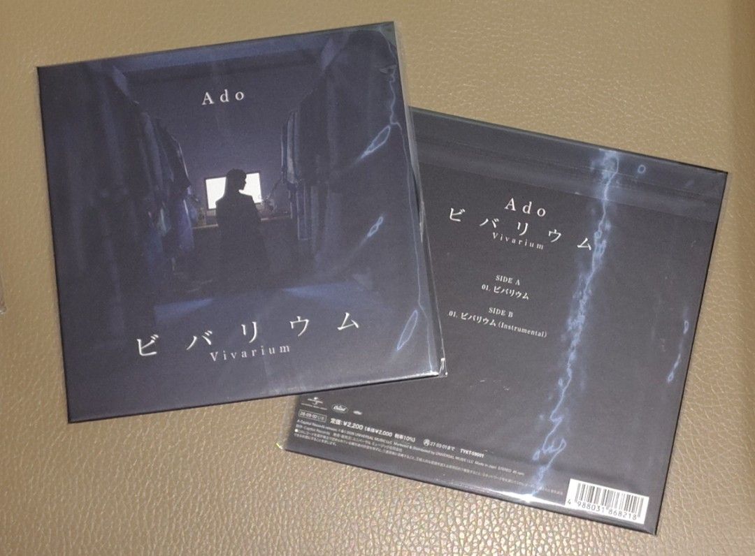 【現貨】 Ado - ビバリウム / Vivarium (日本完全生產限定盤 7' Black Vinyl) （分類：音樂與媒體 - 黑膠碟）位於 Hong Kong。 由 ruppina2005 提交（商品編號 1460659300，圖片 1）。簡介： 【購買前須知】 *確認出價後即表示同意以下條款* ✖ 所有「全新」物品︰ 不設拆封驗貨後付款、退換、退款 ✖ 所有「二手」物品︰ 不設退換、退款，購買前請自行衡量 ✖ 謝絕八角星人、驗屍官等吹毛求疵、拖延時間務求現場壓價之人仕，面斥不雅 ☹︎ 因應目前有「回覆數量限制」，如非出價事宜將不會回覆 ☹︎ 購物總額 $100 或以內，只限「平日 6:00pm - 6:30pm 於金鐘站」交收 ☹︎ 查詢庫存後失蹤或取消，一律黑名單 【物品狀態】 全新未拆封 每隻 $180 （小撞角版本 $160） 【當面交收】 - 天水圍 (北部優先) - 油麻地 (日期 / 時間另議) - 尖沙咀 (日期 / 時間另議) - 金 鐘 (平日 6:00pm 