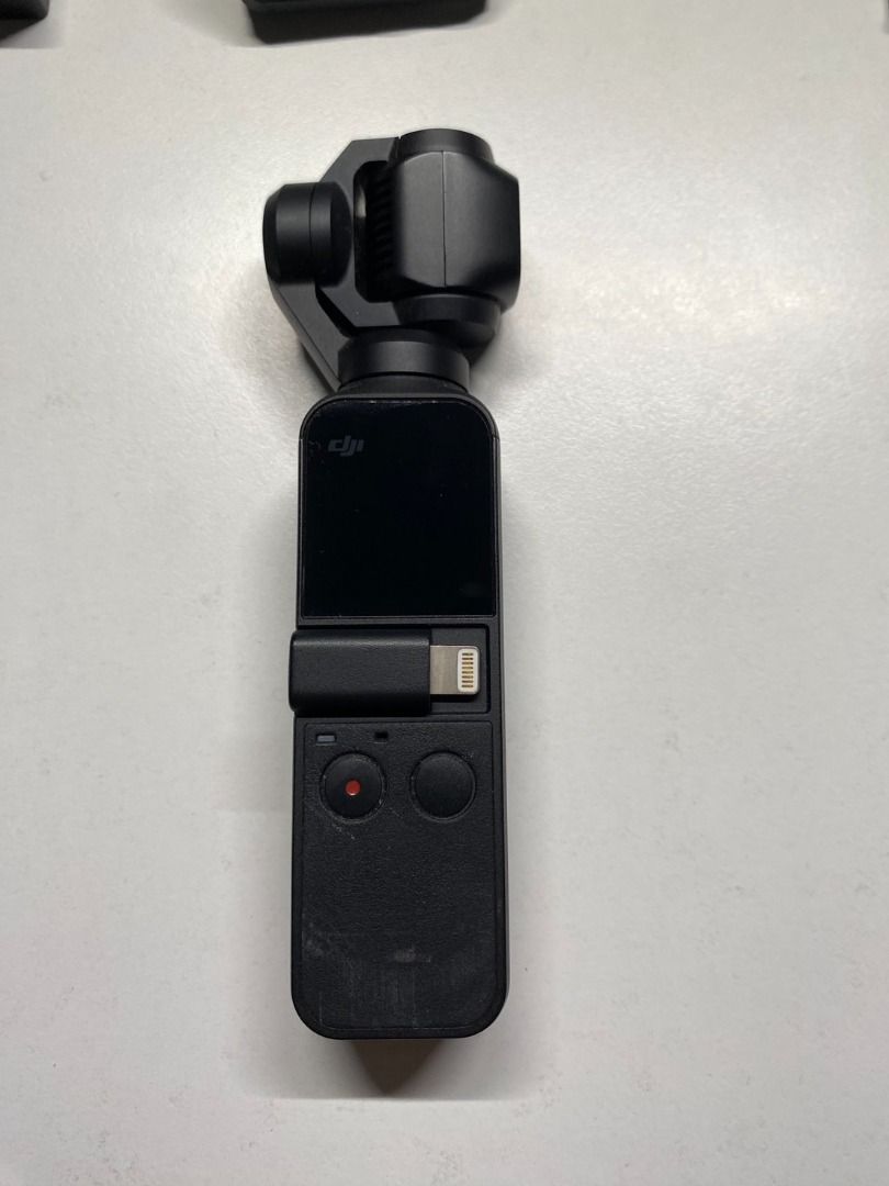 由 vincentwolfe (刊登 ID 1460690780，圖片 3) 提交，位於 新北市 (New Taipei) 的 大疆 DJI POCKET 1(一代) (類別：攝影機)，說明：【商品】大疆 DJI POCKET 1(一代) 【保固】）保固已過 【品相】外觀良好無碰撞。功能正常 【價格NT$ 】2999 【配件説明】 配件如圖(沒有拍到的就是沒有喔) (沒有記憶卡) 【交易方式】雙北捷運紅線為主 注意事項： ① 二手品面交現場點清及銀貨兩訖後沒有退貨服務 ② 不做保留，已能優先面交者為最優先 ③ 二手品非全新品，不適用7天鑑賞期，購買時雙方已經可能會有瑕疪或使用痕跡，外觀條件、個人觀感或是不影響操作問題，均無法退費退款。 ④我不跟任何外籍交易 ("I do not engage in any transactions with foreign nationals or companies, specifically excluding Thailand, Vietnam, 