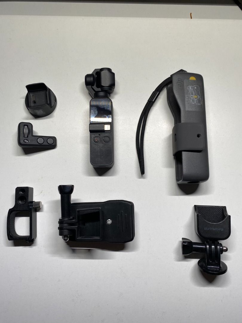 由 vincentwolfe (刊登 ID 1460690780，圖片 1) 提交，位於 新北市 (New Taipei) 的 大疆 DJI POCKET 1(一代) (類別：攝影機)，說明：【商品】大疆 DJI POCKET 1(一代) 【保固】）保固已過 【品相】外觀良好無碰撞。功能正常 【價格NT$ 】2999 【配件説明】 配件如圖(沒有拍到的就是沒有喔) (沒有記憶卡) 【交易方式】雙北捷運紅線為主 注意事項： ① 二手品面交現場點清及銀貨兩訖後沒有退貨服務 ② 不做保留，已能優先面交者為最優先 ③ 二手品非全新品，不適用7天鑑賞期，購買時雙方已經可能會有瑕疪或使用痕跡，外觀條件、個人觀感或是不影響操作問題，均無法退費退款。 ④我不跟任何外籍交易 ("I do not engage in any transactions with foreign nationals or companies, specifically excluding Thailand, Vietnam, 