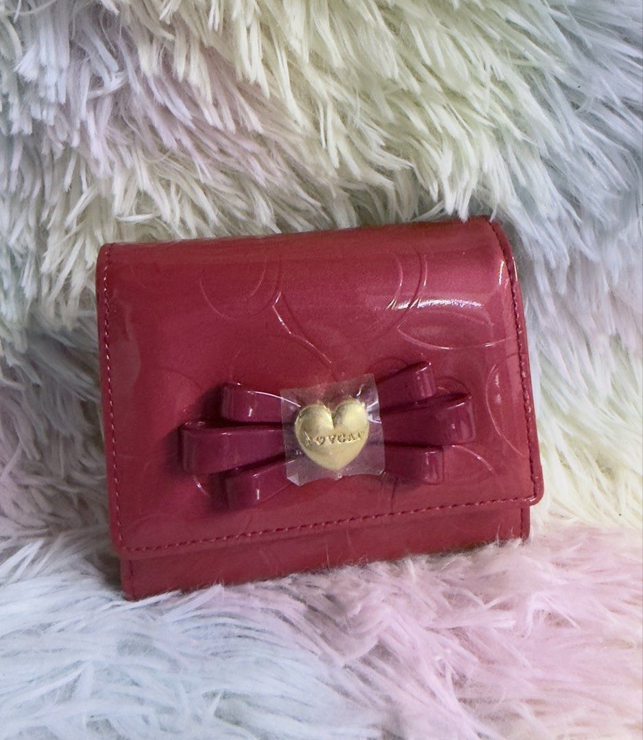 ✨ LOVCAT PARIS Patent Leather Wallet with Chain Strap (Category: Luxury Bags & Wallets) located in Rizal. Submitted by affordabagz (Listing ID 1460654916, Image 3). Description: 📌 DETAILS: • Brand: LOVCAT PARIS 🇫🇷 • Color: Vibrant Red / Fuchsia Glossy Patent Leather • Material: Patent leather with embossed heart-logo pattern • Design: Signature bow + gold heart emblem, detachable gold chain strap → wallet + crossbody pouch 2-in-1 • Interior: P