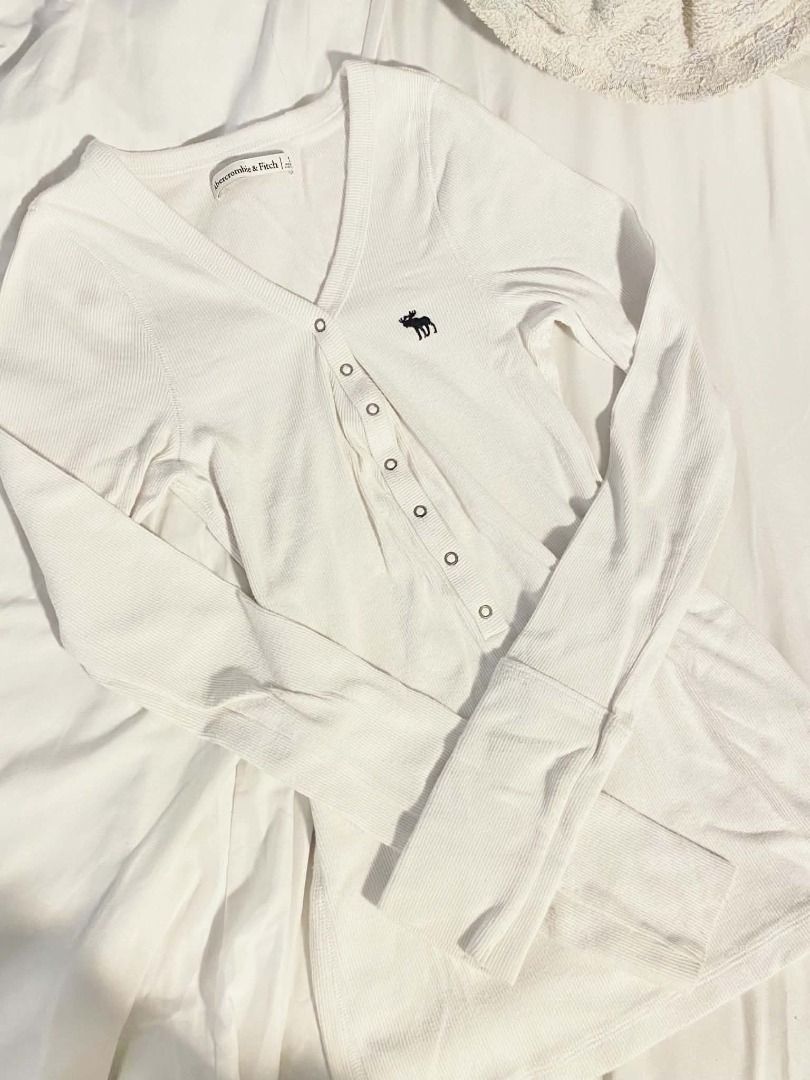 Abercrombie & Fitch Henly Top (Category: Longsleeves) located in Marikina City. Submitted by sleepii_miffy (Listing ID 1460508991, Image 2). Description: mop: gcash mod: j&t, flash express, gogoexpress, lalamove.