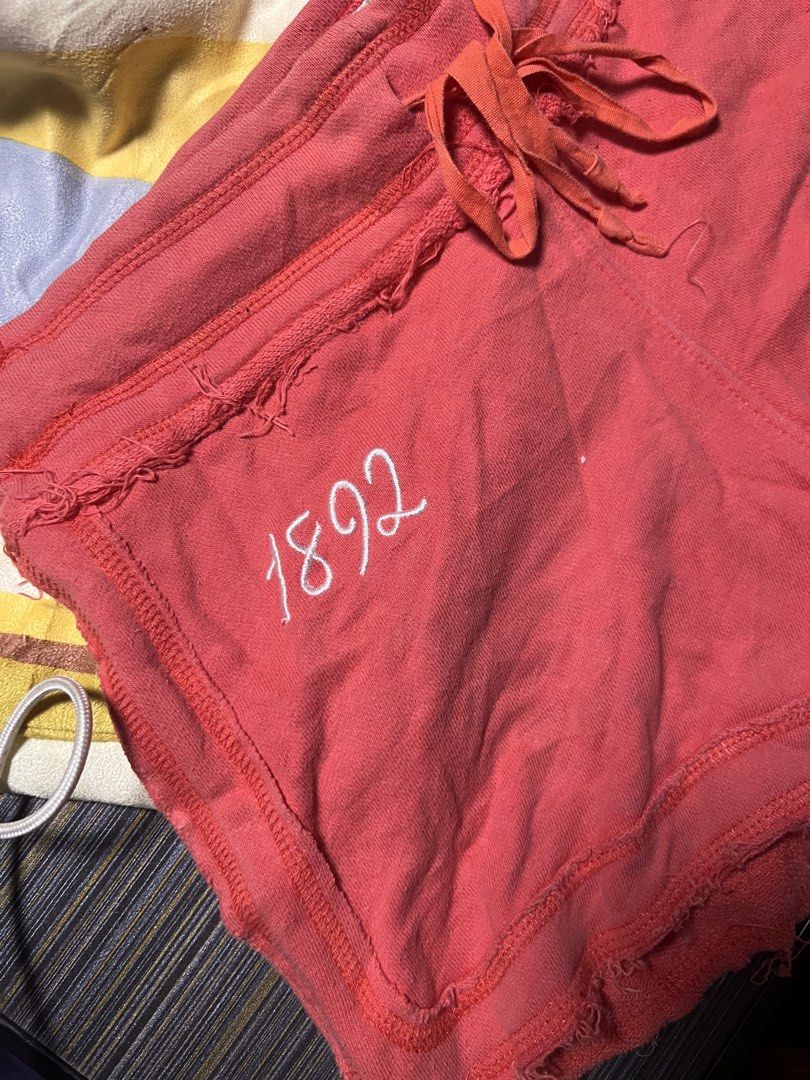 Abercrombie and Fitch Shorts (Category: Shorts) located in Baguio. Submitted by thrifty_henry (Listing ID 1460590101, Image 2). Description: Large on tag Garterized .
