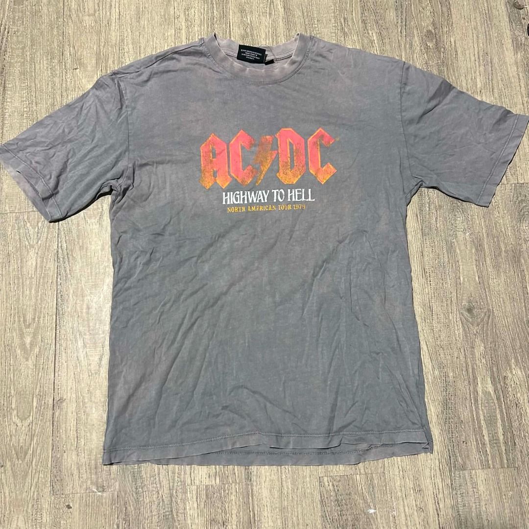 AC/DC Highway to Hell Tshirt (Category: Tshirts & Polo Shirts ) located in Paranaque City. Submitted by raphaeldleon (Listing ID 1460525805, Image 1). Description: Very good condition Size - 28" by 19".