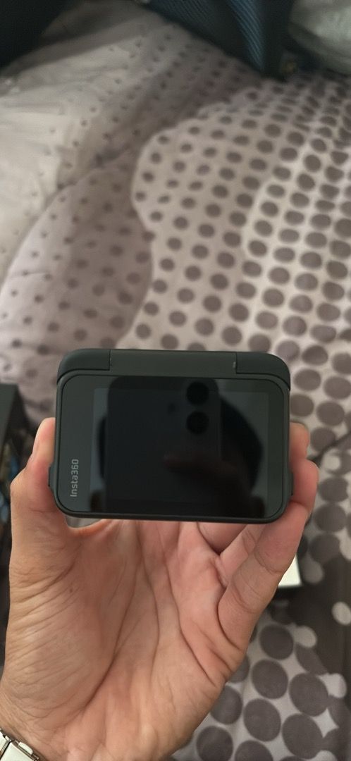 Action camera (Category: Video Cameras) located in Kuala Lumpur. Submitted by amirhaziq17 (Listing ID 1460712289, Image 3). Description: Insta360 Ace pro2 For Sale 📸 Baru guna tak sampai 6 bulan dan hanya pakai sekitar 4–5 kali sahaja. Condition action cam masih cantik, terjaga & berfungsi dengan baik. Jarang digunakan, sebab tu nak let go. Freegift tripod telesin Note: Box ada sedikit koyak pada bahagian tertentu, tapi tidak menjejaskan conditi