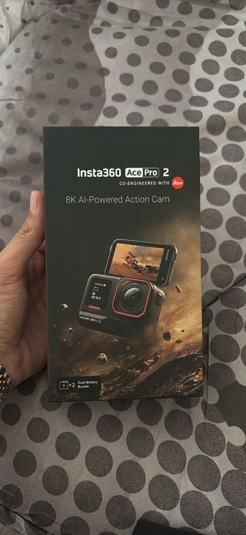 Action camera (Category: Video Cameras) located in Kuala Lumpur. Submitted by amirhaziq17 (Listing ID 1460712289, Image 1). Description: Insta360 Ace pro2 For Sale 📸 Baru guna tak sampai 6 bulan dan hanya pakai sekitar 4–5 kali sahaja. Condition action cam masih cantik, terjaga & berfungsi dengan baik. Jarang digunakan, sebab tu nak let go. Freegift tripod telesin Note: Box ada sedikit koyak pada bahagian tertentu, tapi tidak menjejaskan conditi