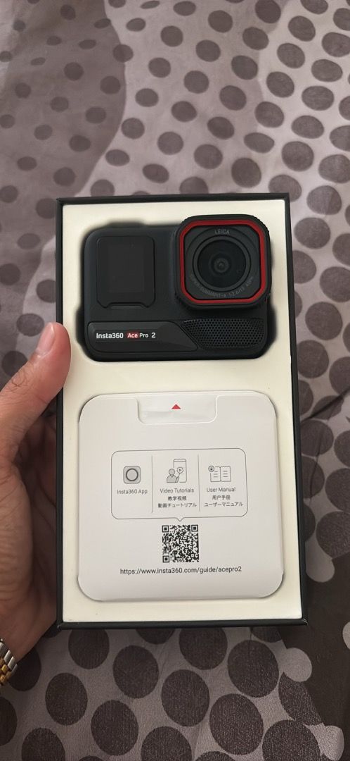 Action camera (Category: Video Cameras) located in Kuala Lumpur. Submitted by amirhaziq17 (Listing ID 1460712289, Image 2). Description: Insta360 Ace pro2 For Sale 📸 Baru guna tak sampai 6 bulan dan hanya pakai sekitar 4–5 kali sahaja. Condition action cam masih cantik, terjaga & berfungsi dengan baik. Jarang digunakan, sebab tu nak let go. Freegift tripod telesin Note: Box ada sedikit koyak pada bahagian tertentu, tapi tidak menjejaskan conditi