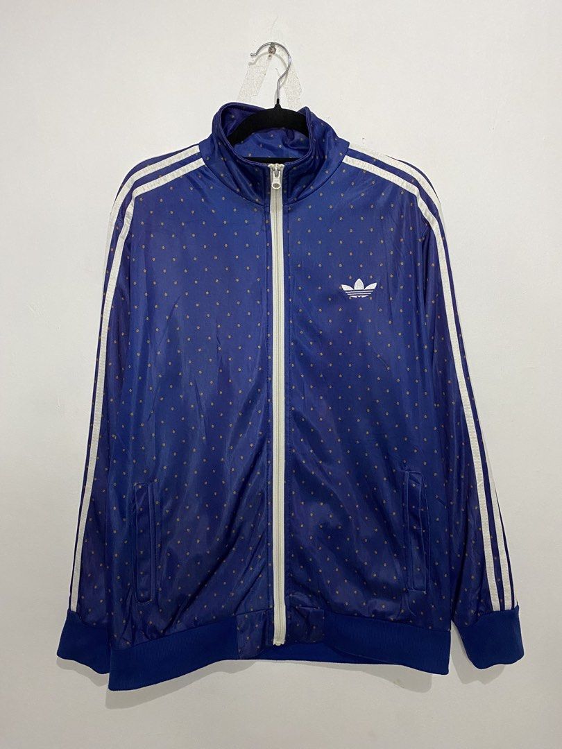 Adidas AOP Stripes Jacket (Category: Coats, Jackets and Outerwear) located in San Pedro. Submitted by kristofesp08227 (Listing ID 1460699403, Image 1). Description: Adidas AOP Stripes Jacket Sz XL on tag 22 x 27 9/10 condition 9/10 color rate PM FOR MORE DETAILS .
