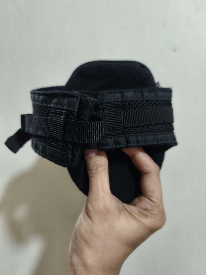 Adidas Arm Band (Category: Wallets & Card Holders) located in Quezon City. Submitted by daisyuy1979 (Listing ID 1460594578, Image 2). Description: .