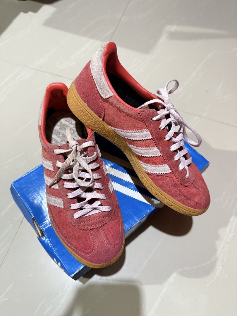 Adidas Handball Spezial Red / Pink (Category: Sneakers) located in Manila. Submitted by akiii222 (Listing ID 1460652114, Image 3). Description: Original Adidas Handball Spezial Red/Pink US 6W with extra red shoe lace never been used used needs cleaning lang talaga since suede material bought it from adidas online with screenshot of receipt. Loc: Laguna J&T / Lalamove.