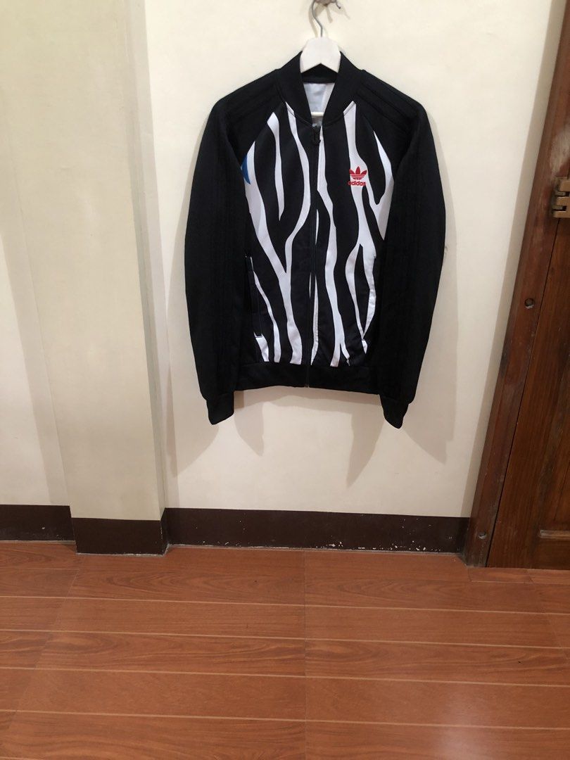 Adidas Jacket (Category: Coats, Jackets and Outerwear) located in Oas. Submitted by alithrifthunter (Listing ID 1460596026, Image 2). Description: .
