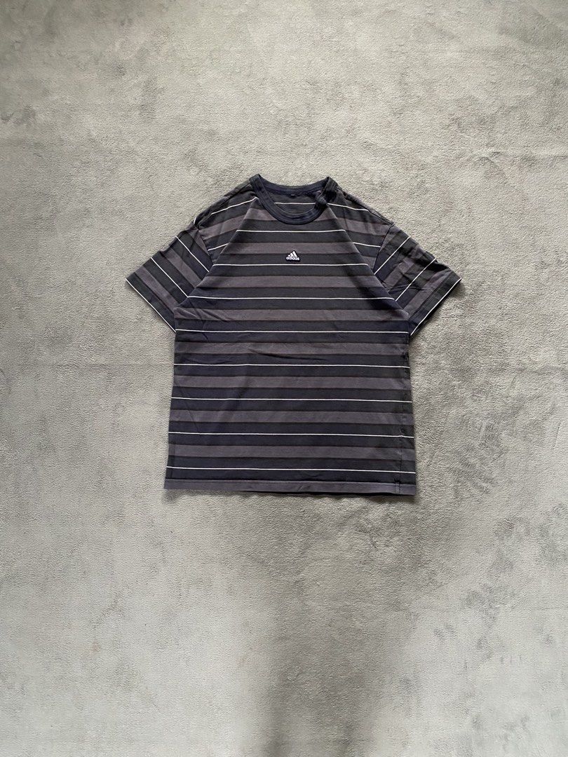 Adidas Mid logo Shirt stripe (Category: Tshirts & Polo Shirts ) located in Ozamiz City. Submitted by thriftnikael (Listing ID 1460686776, Image 1). Description: width: 22 length: 28 size: large Color rate: 10/10 Condition: 10/10 Issue: n/a .
