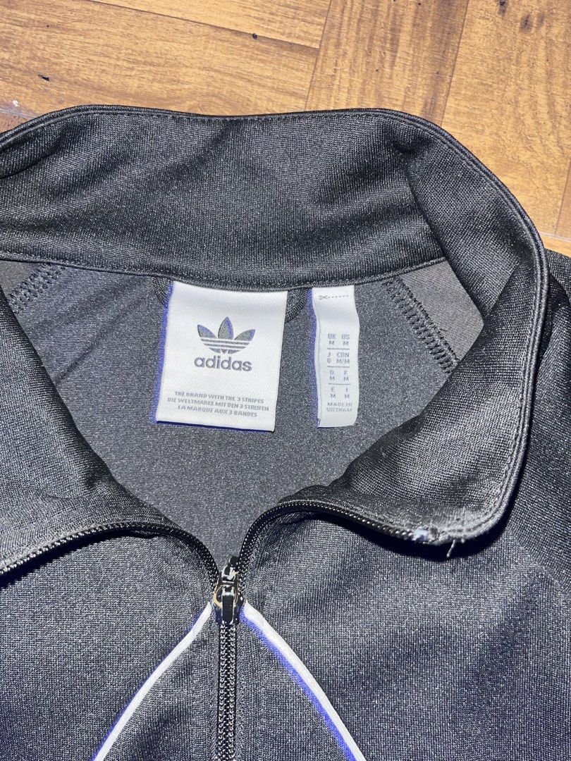 ADIDAS ORIGINAL BIG LOGO (Category: Coats, Jackets and Outerwear) located in Angeles City. Submitted by thrift_hueyjj (Listing ID 1460563197, Image 2). Description: FOR SALE OR SWAP OPEN FOR OFFER Size: Length- 26 Width-23 Sleeves- 21.